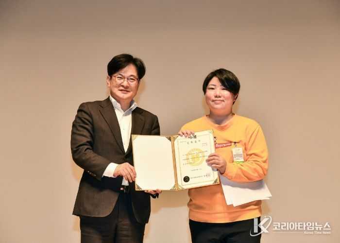 김포시농업기술센터(소장 두정호)가 15일 김포아트홀에서 2025학년 김포시엘리트농업대학 입학식을 개최했다.