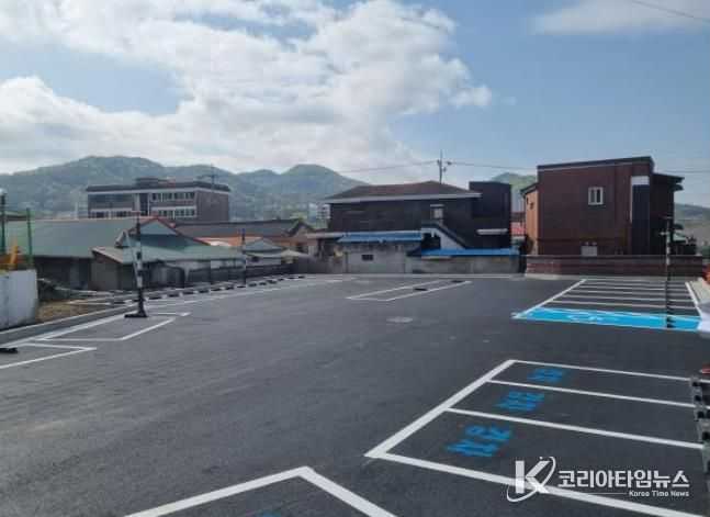 청양읍에 신규 조성된 원앙공원 공영주차장 전경