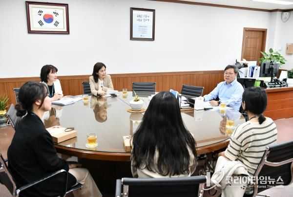 수원시 영통구, 가정의 달 맞아, 출산 앞둔 직원들 격려