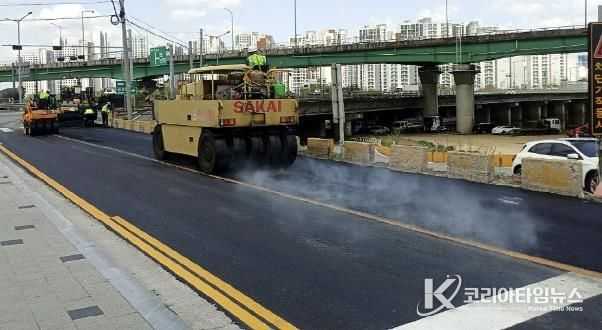 해빙기 파손 도로 재포장 공사 모습