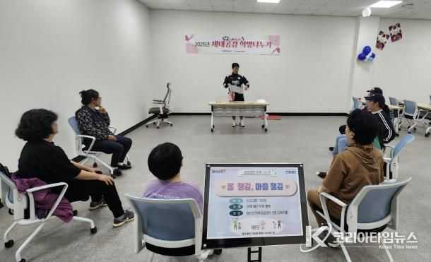 22일 태안군가족센터에서 진행된 ‘몸 챙김, 마음 챙김’ 프로그램 모습.