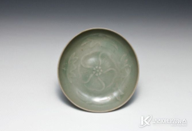 이천시립월전미술관 소장 ‘청자양각규화문접시’, 경기도 유형문화유산 지정