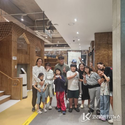 호암도서관 1박2일 만화캠프 성료(참가자 단체 사진)