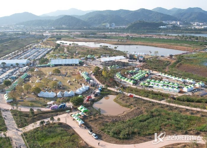 나주시가 10월 8일부터 열리는 ‘2025 나주영산강축제’에서 ‘인공태양 체험부스’를 운영한다. 사진은 ‘2024 나주영산강축제’ 전경.