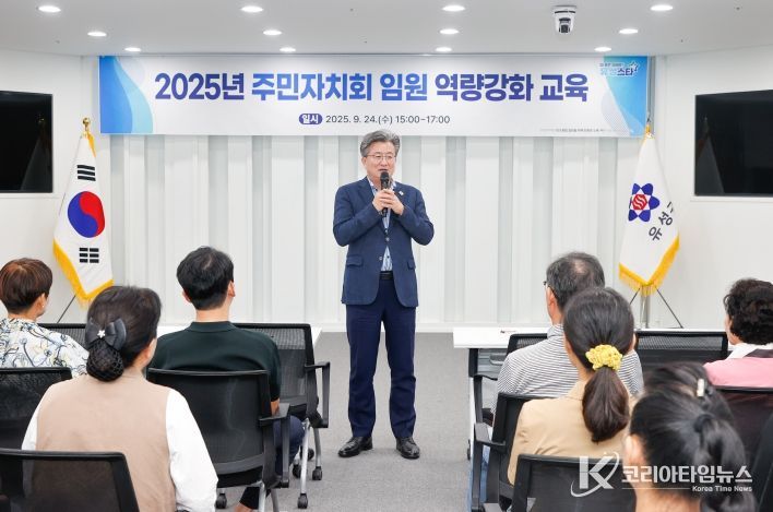 24일 협진운수가 유성구 구즉동 저소득 청소년을 위해 300만 원 상당의 교통카드를 기탁했다.