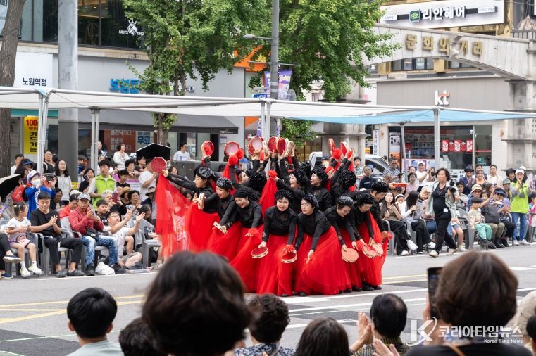 영덕문화관광재단 '청춘힐링 실버발레'팀2025 댄싱노원 거리페스티벌 특별상 수상