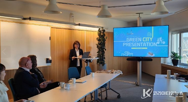 포항시는 지난 24일(현지 기준) 스웨덴 말뫼시 도시계획국 및 환경국을 방문해 이클레이(ICLEI·국제지방정부환경기구) 주관 민관협력 기반 기후·에너지 정책 교류회에 참가했다.
