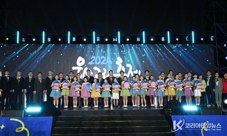 제29회 울산고래축제 화려한 개막...고래의 선물로 빛나는 장생포