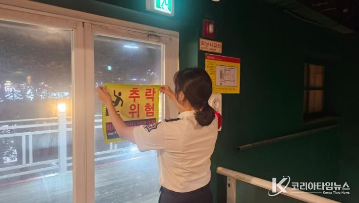 부착사진