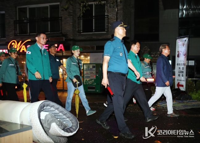 서철모 서구청장은 25일 저녁 정림동 민·관·경 합동 야간 순찰에 참여했다.