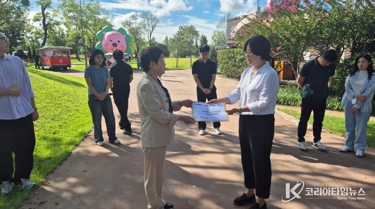 여수MBC 순천이전 반대 범시민대책위원회는 26일 순천시를 방문해 순천시 관계자에게 여수MBC 순천이전 반대 항의서한을 전달했다.