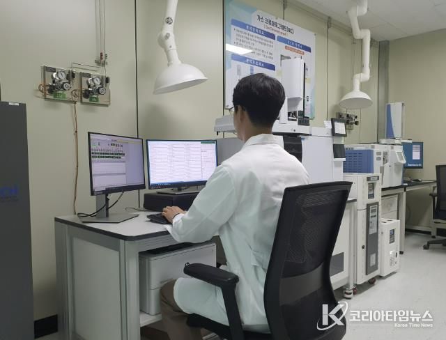 서산시 농업환경분석센터에서 농산물에 대한 안전성 검사가 진행되는 모습