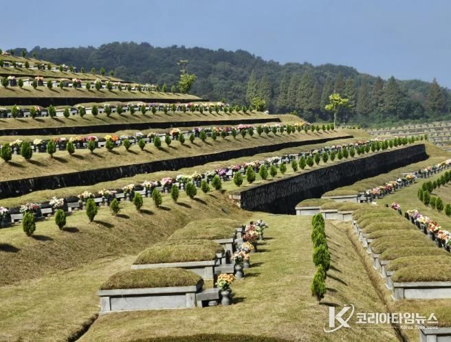 추모공원 예초작업 완료 사진