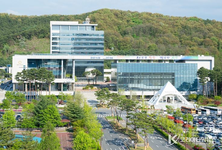 1. 천안시청 전경.