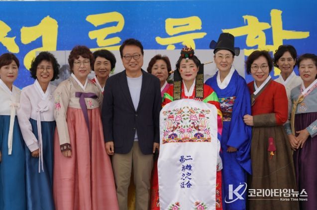 ,‘전통혼례 시연’잊혀져가는 전통예절 되살려