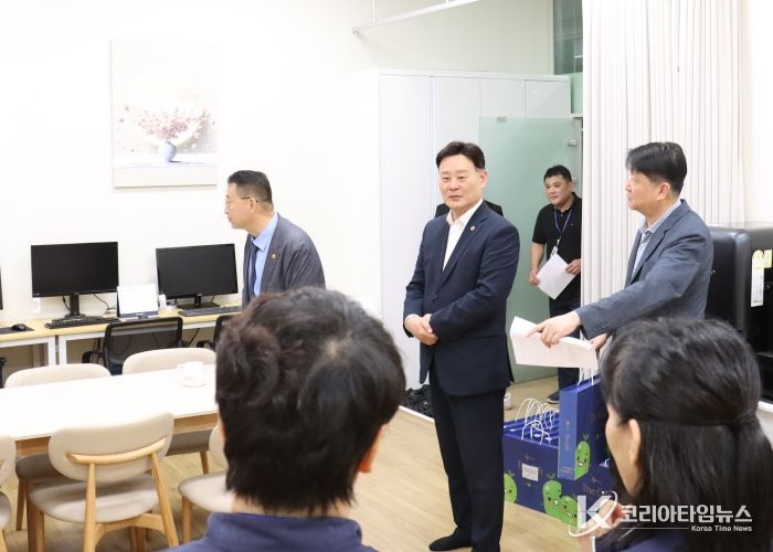 경기도의회 더불어민주당 최종현 대표의원 추석 앞두고 백현종 국힘 대표의원과 함께 현업부서 직원 격려