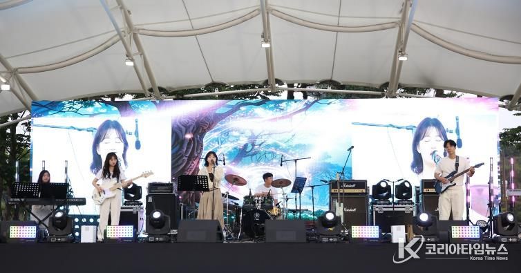 나주시가 ‘2025 나주영산강축제’ 기간에 밴드 콘서트 ‘소통과 화합의 무대, 영산강 물들락(樂)’을 개최한다. 사진은 이전공공기관 밴드동아리 콘서트 모습.