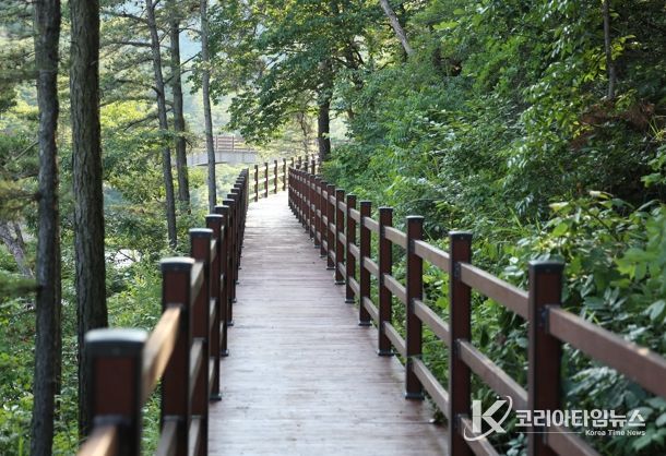 나주시가 오는 17일 ‘나주호 둘레길’ 전면 개통을 앞두고 있다.