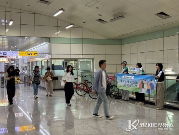 경산시 탄소중립 서포터즈, 지하철역 피켓 홍보 캠페인 전개