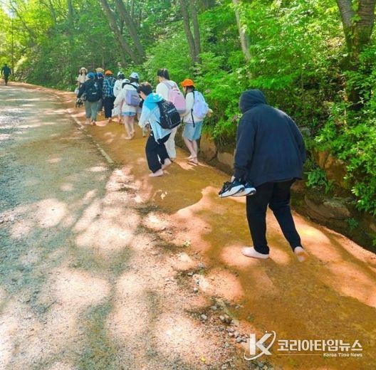 ‘대덕 오(oh!)락(樂)실’에 참여한 학생들이 오조봇을 활용한 코딩 실습에 참여하고 있다.