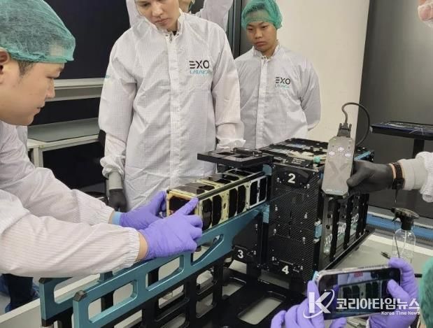 진주샛-1B 독일 엑소런치 최종점검 사진