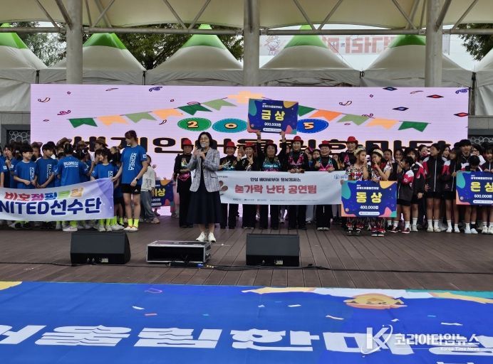 안성 베이비부머 행복캠퍼스 ‘숟가락난타 동아리팀’ 바우덕이축제 ‘2025 세계인어울림 한마당’ 금상 수상