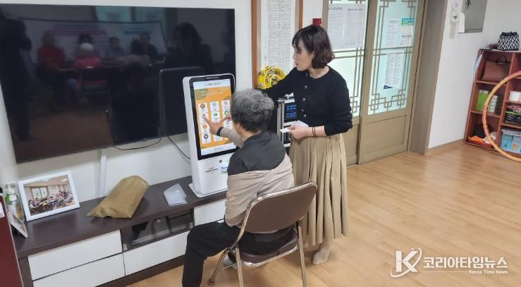 사천시, 경로당 어르신 대상 ‘키오스크 활용 디지털교육’ 시범 운영