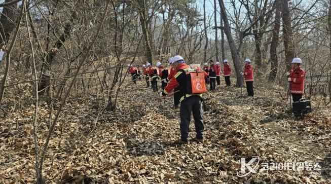 가을철 산불방지대책본부 운영에 앞서 열린 모의훈련을 통해 대응 태세를 점검하는 모습.
