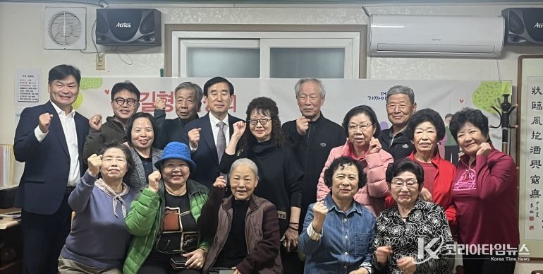 조길형 충주시장, 주민과의 현장 중심 소통 이어가(간담회 기념 단체사진)