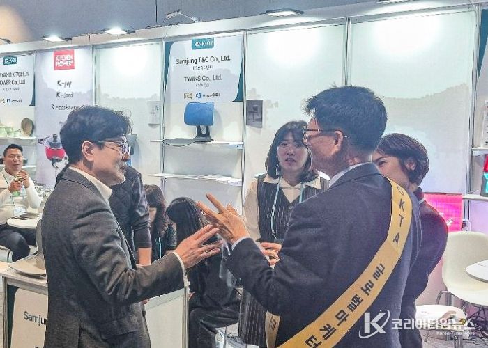 김병수 시장은 지난해 김포 관내 기업들의 유럽 판로 확대를 위해 오스트리아 비엔나에서 열리고 있는 ‘2024 KOREA BUSINESS EXPO VIENNA’에 기업인들과 동행해 글로벌 마케터 현지 미팅, 간담회 등에 참여했다.