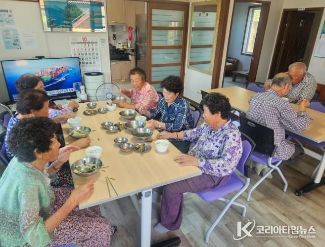 거제시, 240개 경로당에 테이블·의자 대대적 지원