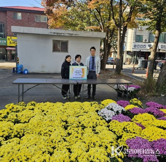 고양시 백석1동, 독거 어르신 80가구에 ‘가을 국화’ 전달