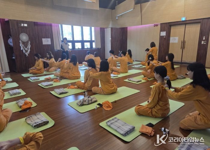 ‘2025년 하반기 민원담당공무원 힐링 워크숍’에서 진행된 아로마 테라피