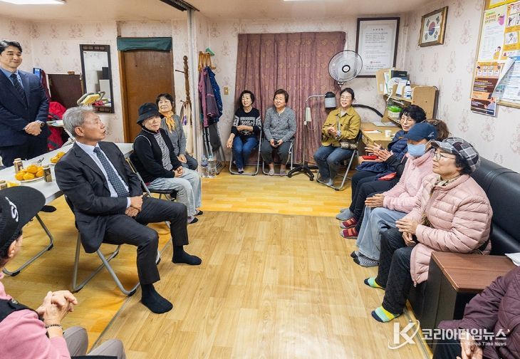 윤환 계양구청장, 경로당 현장 방문해 어르신 애로사항 청취