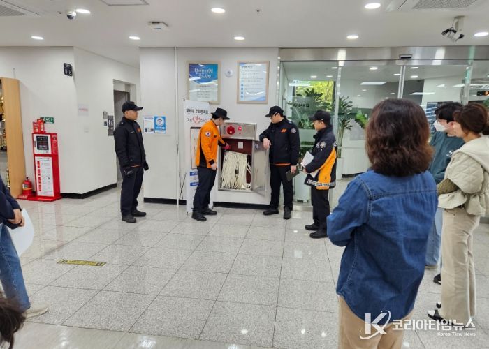 광명시 광명5동 행정복지센터는 4일 광남119안전센터와 함께 공공기관 합동 소방훈련을 실시했다.
