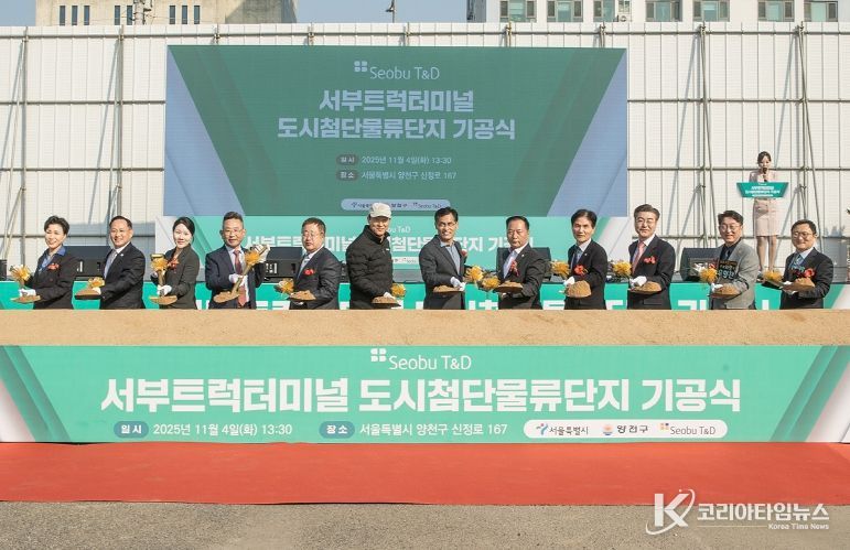 기공식 시삽 모습(이기재 양천구청장(오른쪽), 오세훈 서울시장(왼쪽))