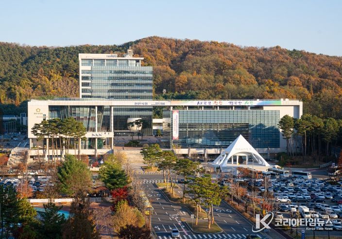 1. 천안시청 전경.