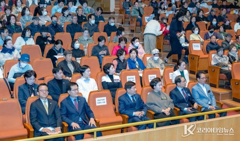 설명)‘2025년 제1차 통장 직무교육’에 참여한 강남구의회 의원들