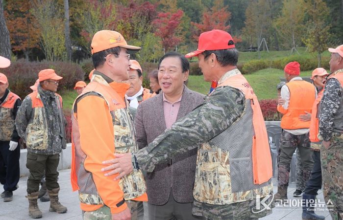 최민호 세종시장, 유해야생동물 피해방지단과 현장소통