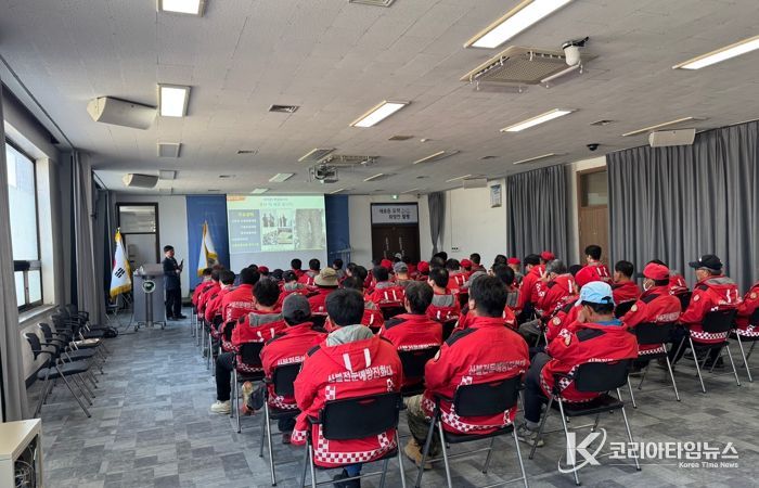 6일,7일 함평군청 대회의실 산불진화대 이론 및 공설운동장 실습 교육 진행하는 모습