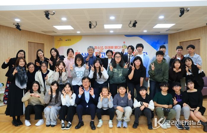 대구 수성구청소년문화의집(관장 권위정)은 지난 1일 청소년이 묻고 구청장이 답하는 ‘2025 청문청답(靑問廳答) 토크 콘서트’를 개최했다.