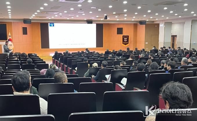 나주시는 지난 13일 동신대학교 중앙도서관 1층 동강홀에서 농촌 인력 부족 문제 해결과 안정적인 영농 활동 지원을 위해 ‘2026년 외국인 계절근로자 고용 농가 교육’을 실시했다.