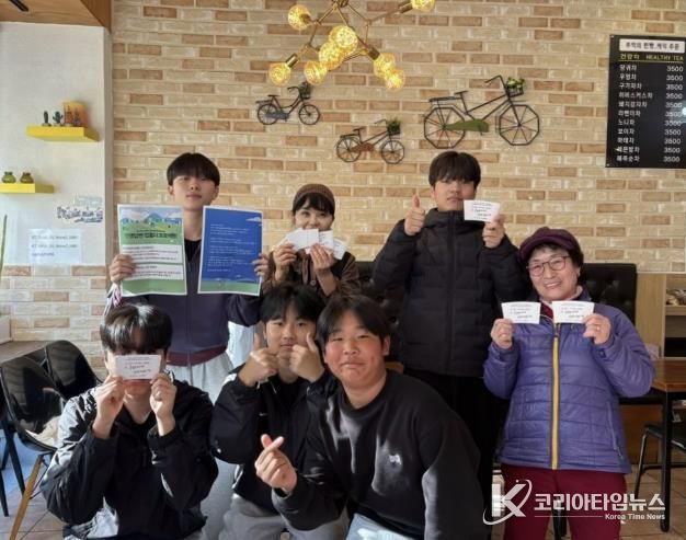 음성군 대소청소년센터 봉사동아리 온, 온 세대를 공감시키는 컵홀더 배포