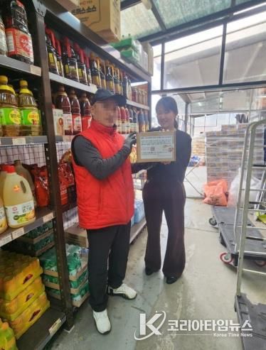 거제시정신건강복지센터, 연말 맞아 생명존중문화 확산 참여업소에 감사 홍보물 전달