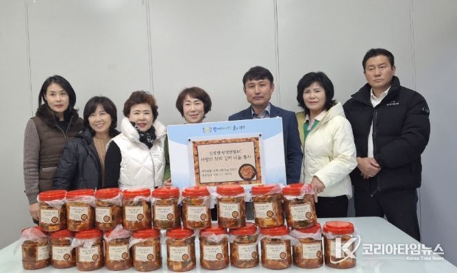 신광명·광명엔젤로터리클럽은 지난 19일 광명7동 행정복지센터에서 관내 독거노인, 한부모가족 등 저소득 취약계층 20가구에 섞박김치를 전달하는 나눔 봉사활동을 펼쳤다.