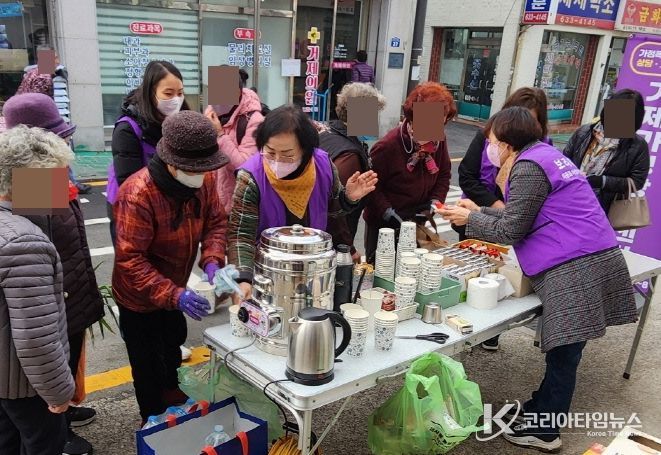 거제면 장터에서 여성폭력 예방 캠페인