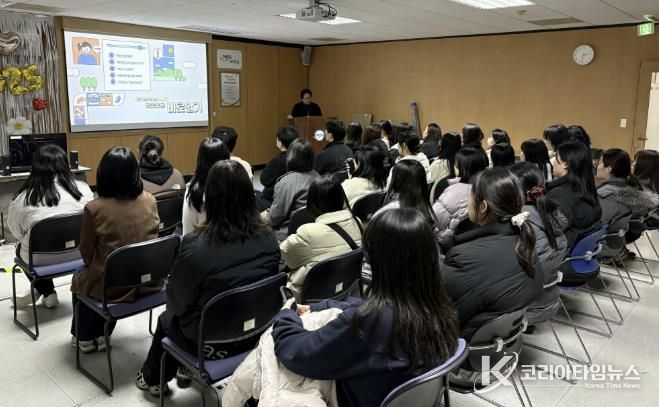 안산시 청년인턴사업 참여자들이 27일 국민연금공단 안산지사에서 하반기 기업탐방 프로그램을 진행하고 있다.