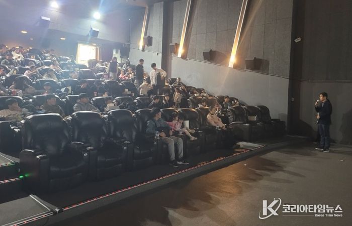 포항시는 29일 CGV 북포항에서 다자녀 가정을 대상으로 ‘2025년 행복한 가족 영화관’ 행사를 개최했다.