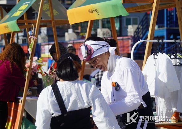 거제시 장승포 수변공원에서 열린‘호호피크닉’성황리 종료 지역상권과 로컬푸드를 잇는‘소풍같은 행사’로 호응