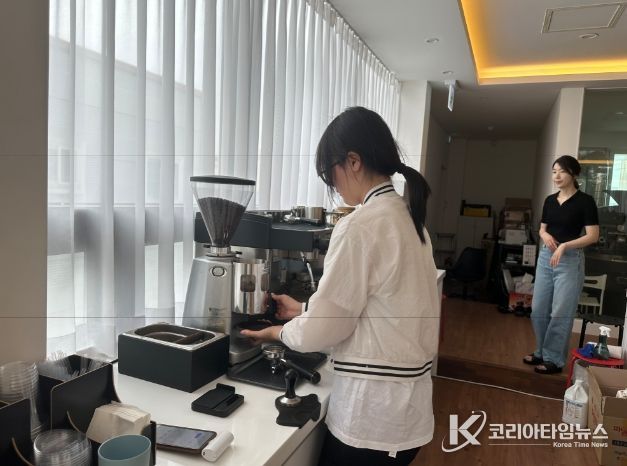 학교 밖 청소년 2명, 바리스타 취업 성공